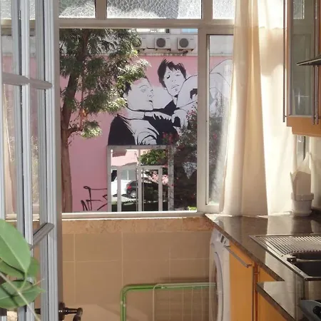 Apartment Lisbon Centre - Av Roma - Quiet And Close To All