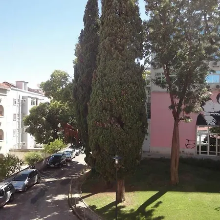 Lisbon Centre - Av Roma - Quiet And Close To All *