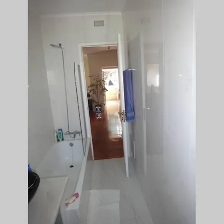 Apartment Lisbon Centre - Av Roma - Quiet And Close To All