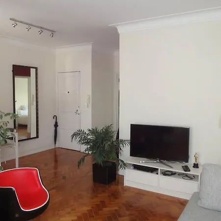 Apartment Lisbon Centre - Av Roma - Quiet And Close To All Lisbon