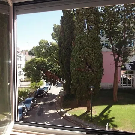 Lisbon Centre - Av Roma - Quiet And Close To All * Lisbon